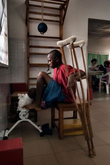 Surgical and Paediatric Centre, physiotherapy room. Mohammed, 15 years old, another victim of car accidents. In the background treatment for infants with Erb’s palsy. Goderich, Freetown, Sierra Leone 2017