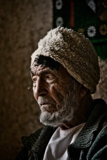Nasrullah, 70. “I was a farmer. I had three sons and a daughter from my first wife. When I became a widower I married Gul Pari, we don’t have children. I don’t know why she can’t speak, but I can understand her and we can talk. I’m also very happy for the goats, the agricultural tools and the saffron”. 2011