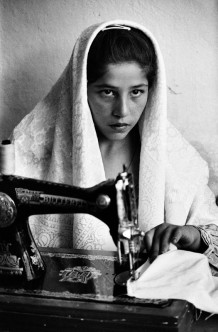 Tailoring laboratory for street children of the Afghan organization Aschiana. Kabul, Afghanistan, 2003.