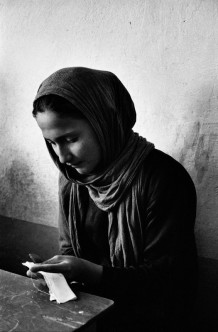 Tailoring laboratory for street children of the Afghan organization Aschiana. Kabul, Afghanistan, 2003.