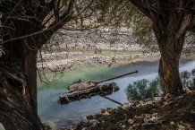 Rottami di carri armati sovietici nella Valle del Panjshir, 2019.  L'Afghanistan è la tomba degli imperi e il cimitero degli arsenali. Ovunque sono disseminati carri armati, autoblindo e Mig ormai ridotti ad ammassi di ruggine, a testimonianza della disfatta dell'Armata Rossa. Oggi a questi si aggiungono i rottami lasciati dagli americani in seguito a un’operazione di smantellamento su larga scala.