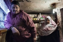 Abu Mohammad, son-in-law, and Sheikha Fatima Abdel Razzak, mother, beneficiaries of the ICRC's kitchen project. Tebenneh, Sunni neighbourhood of Tripoli. Lebanon, 2014