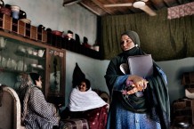 Interest Group and production update sharing with the President. Cesvi's project financed by Italian Development Cooperation. Chowki Drab, Nowshera District, KP. Pakistan, 2013