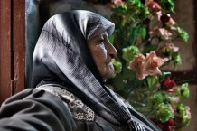 A mixed family: the husband is Sunni and the wife Alawite. Dahiya Handé Khoder, mother of Jouhaina Khaled Khaled, beneficiary of the ICRC's kitchen project. Jabal (Mountain) Mohsen, stronghold of Alawite Muslims. Tripoli, Lebanon, 2014