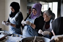 Cooks preparing lunch for the most vulnerable. The ICRC's kitchen project in Tebenneh produces 280 meals every day. Tripoli, Lebanon, 2014