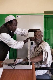 Medical assistant Ali Mohamed Nour, 45 years old, visiting Tahir Ohag, 65 years old. Arkaweek Health Centre, Sinkat Locality. Red Sea State, Sudan 2015