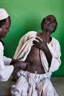 Medical assistant Ali Mohamed Nour, 45 years old, visiting Mahmoud Abu Mohammed, 47 years old. Arkaweek Health Centre, Sinkat Locality. Red Sea State, Sudan 2015