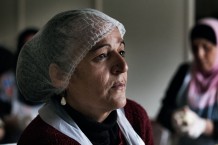Cooks preparing lunch for the most vulnerable. The ICRC's kitchen project in Tebenneh produces 280 meals every day. Tripoli, Lebanon, 2014