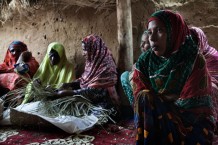 Fatoumata al Bashar, 27 years old, president of a cooperative of women producing palm leaf mats, selling them to CISP for transitional shelters. Many Nigerian refugees of Arab origin are fleeing Boko Haram. Madlan, few kilometres from the border with Nigeria, Diffa Region. Niger 2018