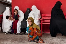 EMERGENCY's Surgical Centre for War Victims of Lashkar-Gah. Waiting area. In the foreground, Saida, 7 years old. Helmand, Afghanistan, 2022