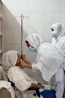 EMERGENCY's Surgical Centre for War Victims of Lashkar-Gah. Some of the nurses of the D Ward do their makeup in the dressing room before going home. Helmand, Afghanistan, 2022