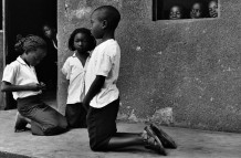 Mobikisi centre, primary school, Kinshasa, 2006. Children in punishment. ”Ça c’est la discipline!” their teacher said.