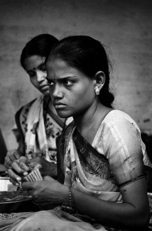Bidi (Indian cigarettes for the poor made of tendu leaves) rollers. Dudhisswar, Ahmedabad, 2007