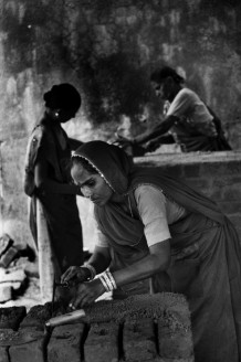 Construction training, a new work for women. Ahmedabad, 2007