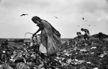 Paper pickers in Suez Farm, the largest dump of Ahmedabad, 2007