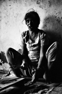 An incense stick maker. Hatkikishwar Lal Bungalows, Ahmedabad, 2007